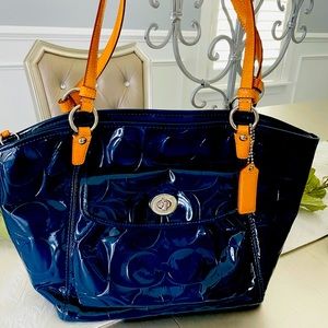 💙Classic Authentic Patent Leather Coach Tote💙